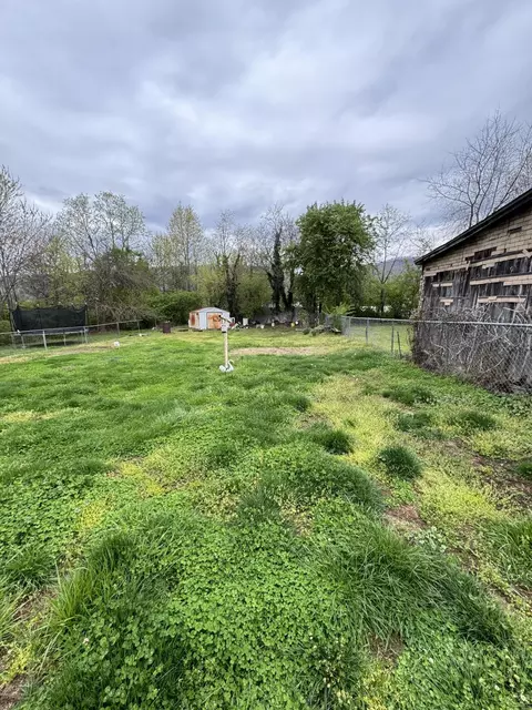 75 Pendleton St, Rocky Mount, VA 24151