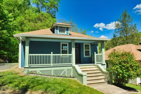 383 Roxbury St, Clifton Forge, VA 24422