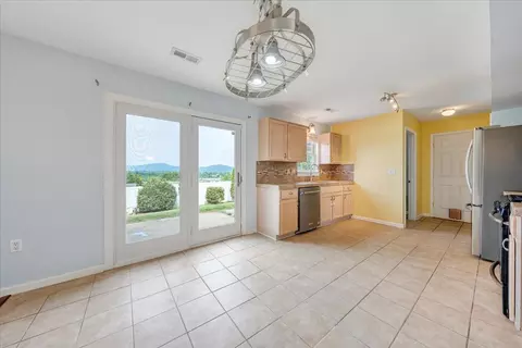 4818 Golfview Dr NE, Roanoke, VA 24019 photo 13