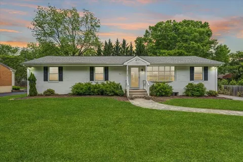 3113 Clearview Dr, Roanoke, VA 24018