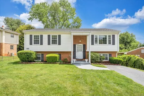 453 Crofton Dr, Vinton, VA 24179