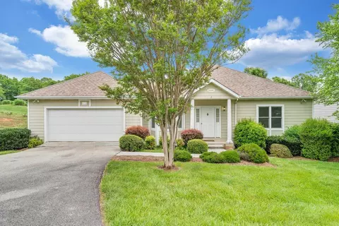1038 8th Fairway Ln, Huddleston, VA 24104