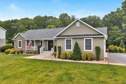 304 Indian Ridge Dr, Moneta, VA 24121