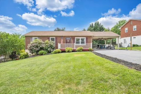 2982 Emissary Dr, Roanoke, VA 24019