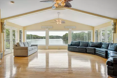 440 Sourwood Dr, Hardy, VA 24101