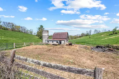 Exterior - 3720 Shiloh, Pulaski, VA 24301 photo 7 of 32