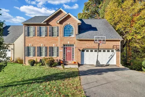 8406 Barrens Rd, Roanoke, VA 24019