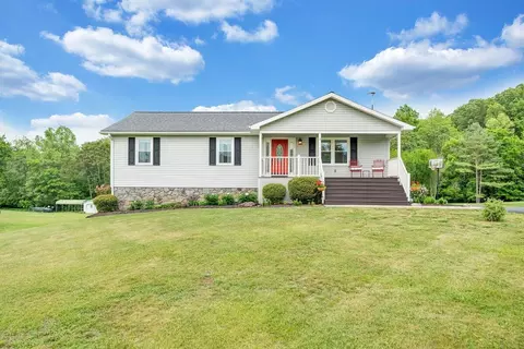 141 Red Horse Ln, Buchanan, VA 24066