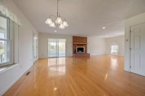 Living - 3081 Daniels Run Rd NE, Check, VA 24072 photo 2 of 7