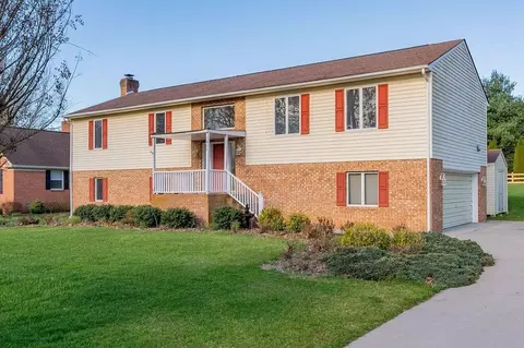 2806 Tall Oaks Dr, Blacksburg, VA 24060