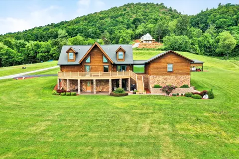 312 Daytona Dr, Hardy, VA 24101