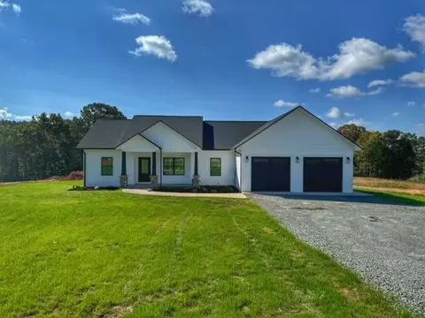 2870 Scruggs Rd, Moneta, VA 24121