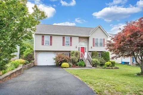 4819 Golfview Dr NE, Roanoke, VA 24019
