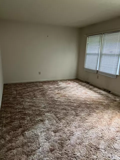 Living - 913 Estates Rd SE, Roanoke, VA 24014 photo 1 of 1