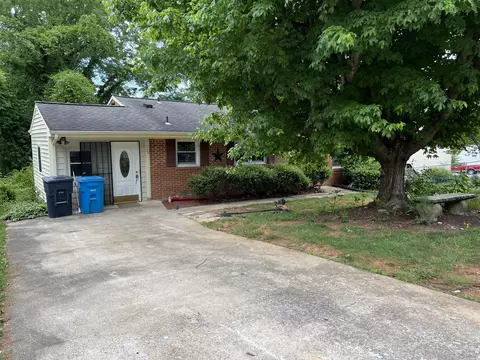 Exterior - 913 Estates Rd SE, Roanoke, VA 24014 photo 3 of 5