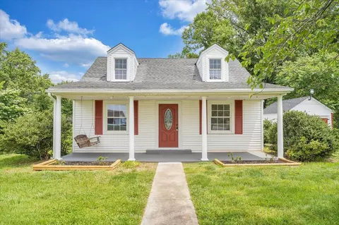 2318 Lovers Ln, Vinton, VA 24179