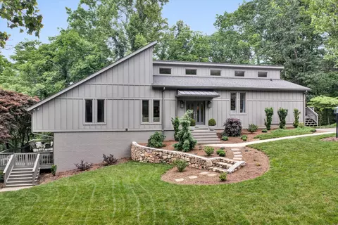 5731 Scenic Hills Dr, Roanoke, VA 24018