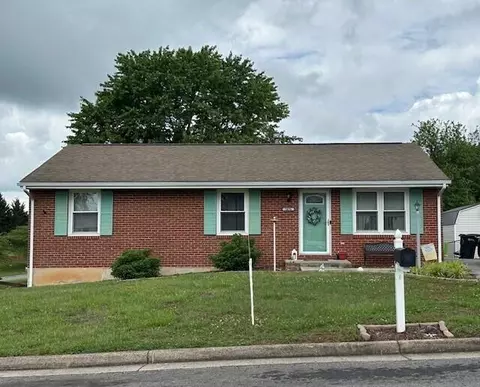 2836 Tulip Ln, Vinton, VA 24179