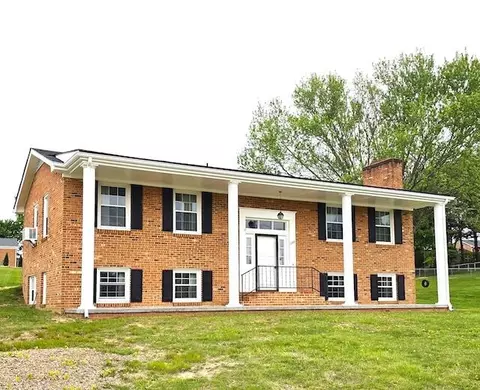 290 Briarwood Dr SW, Christiansburg, VA 24073