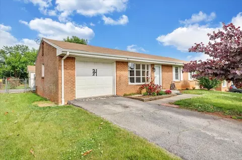 930 Ingleside Ln, Salem, VA 24153