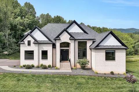 7419 Old Mill Plantation Dr, Roanoke, VA 24018