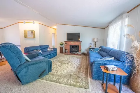 Living - 908 Laurel Fork Rd, Laurel Fork, VA 24352 photo 4 of 7