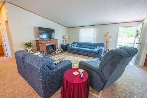 Living - 908 Laurel Fork Rd, Laurel Fork, VA 24352 photo 5 of 7