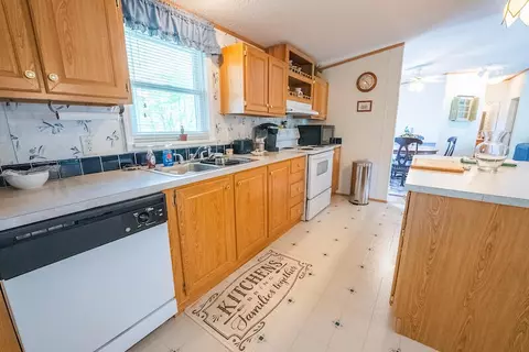 Kitchen - 908 Laurel Fork Rd, Laurel Fork, VA 24352 photo 2 of 4