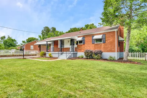 2011 Meadowbrook Rd NW, Roanoke, VA 24017