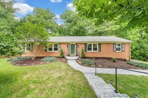 6376 Christie Ln, Roanoke, VA 24018