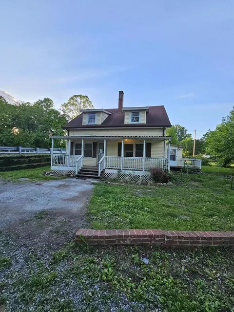 8992 Craig Valley Dr, New Castle, VA 24127