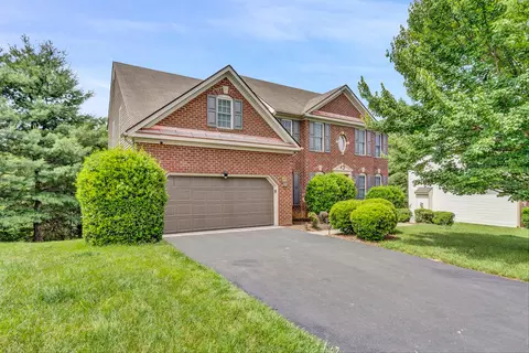6130 Sandhurst Dr, Roanoke, VA 24018