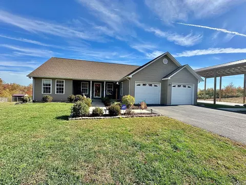 9596 Chatham Rd, Martinsville, VA 24112