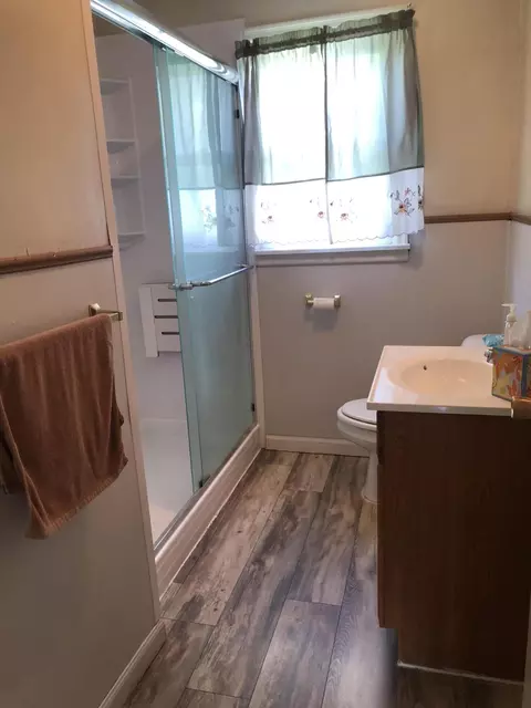 Bath - 714 N Rockbridge Ave, Covington, VA 24426 photo 1 of 1