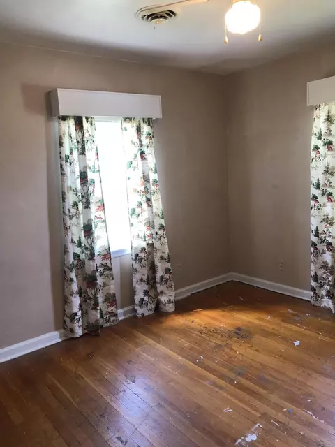 Bedroom - 714 N Rockbridge Ave, Covington, VA 24426 photo 2 of 2