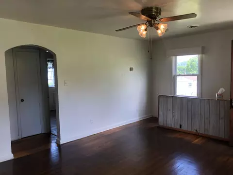 Living - 714 N Rockbridge Ave, Covington, VA 24426 photo 1 of 1