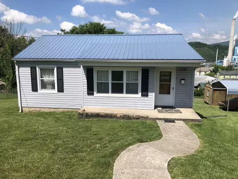Exterior - 714 N Rockbridge Ave, Covington, VA 24426 photo 3 of 6