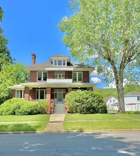 735 Mccormick Blvd, Clifton Forge, VA 24422