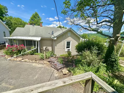 Exterior - 237 E Pennsylvania St, Covington, VA 24426 photo 8 of 19