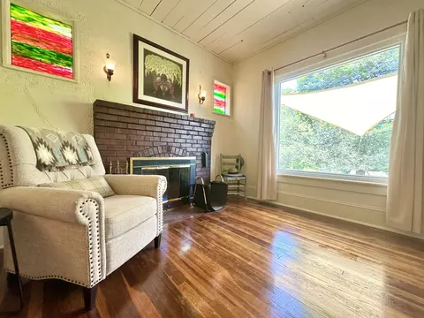 Living - 237 E Pennsylvania St, Covington, VA 24426 photo 5 of 6