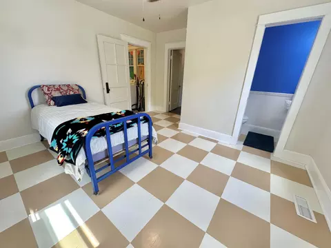 Bedroom - 237 E Pennsylvania St, Covington, VA 24426 photo 6 of 8