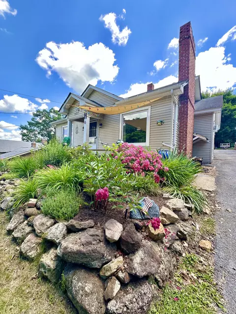 237 E Pennsylvania St, Covington, VA 24426