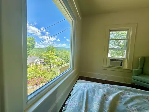 Bedroom - 237 E Pennsylvania St, Covington, VA 24426 photo 3 of 8