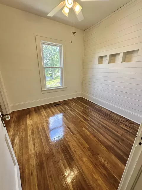 Bedroom - 237 E Pennsylvania St, Covington, VA 24426 photo 7 of 8