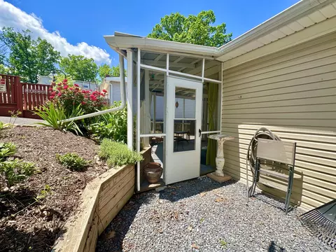 Exterior - 237 E Pennsylvania St, Covington, VA 24426 photo 12 of 19