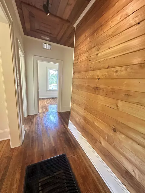 Entry Way - 237 E Pennsylvania St, Covington, VA 24426 photo 2 of 5