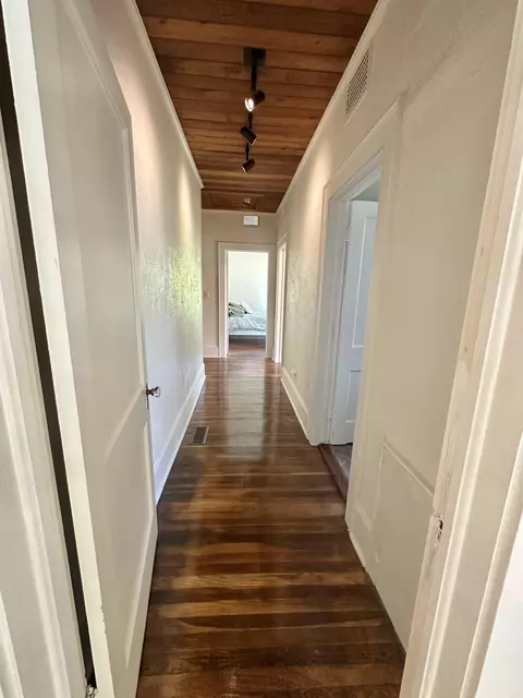 Entry Way - 237 E Pennsylvania St, Covington, VA 24426 photo 3 of 5