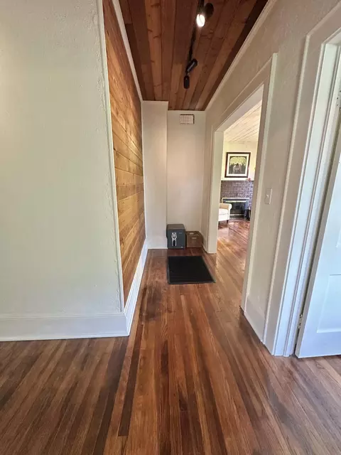Entry Way - 237 E Pennsylvania St, Covington, VA 24426 photo 1 of 5