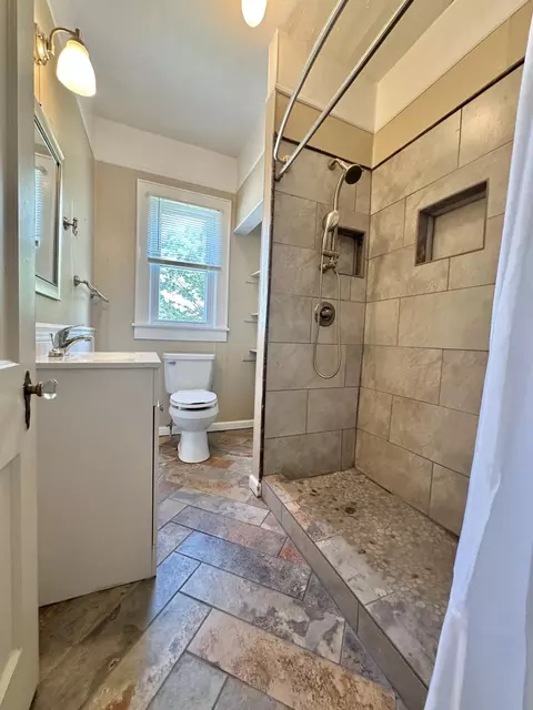 Bath - 237 E Pennsylvania St, Covington, VA 24426 photo 3 of 3