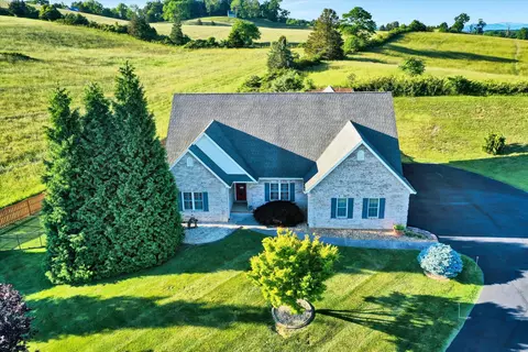 56 Fox Moor Ct, Fincastle, VA 24090